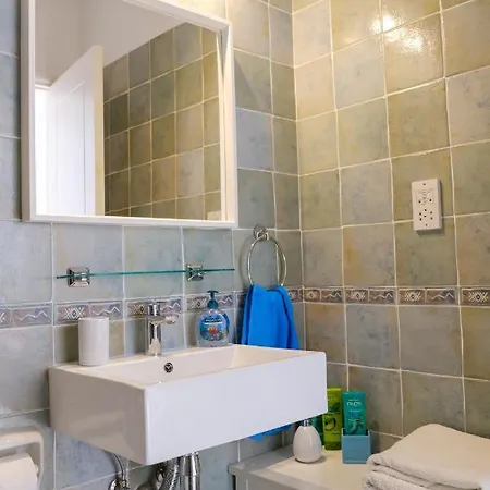 Apartment Zero Zero 2 *